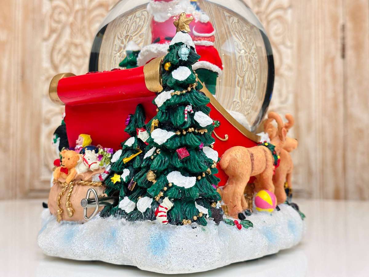 Showstopper Signature Edition Extra Large Musical Light up Self Snowing Snow Globe