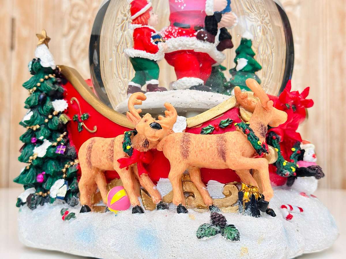 Showstopper Signature Edition Extra Large Musical Light up Self Snowing Snow Globe