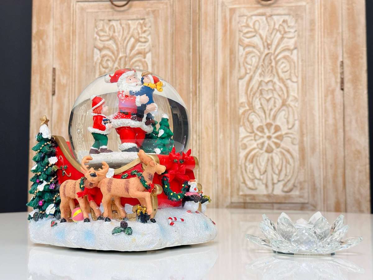 Showstopper Signature Edition Extra Large Musical Light up Self Snowing Snow Globe