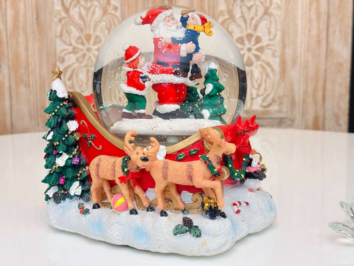 Showstopper Signature Edition Extra Large Musical Light up Self Snowing Snow Globe