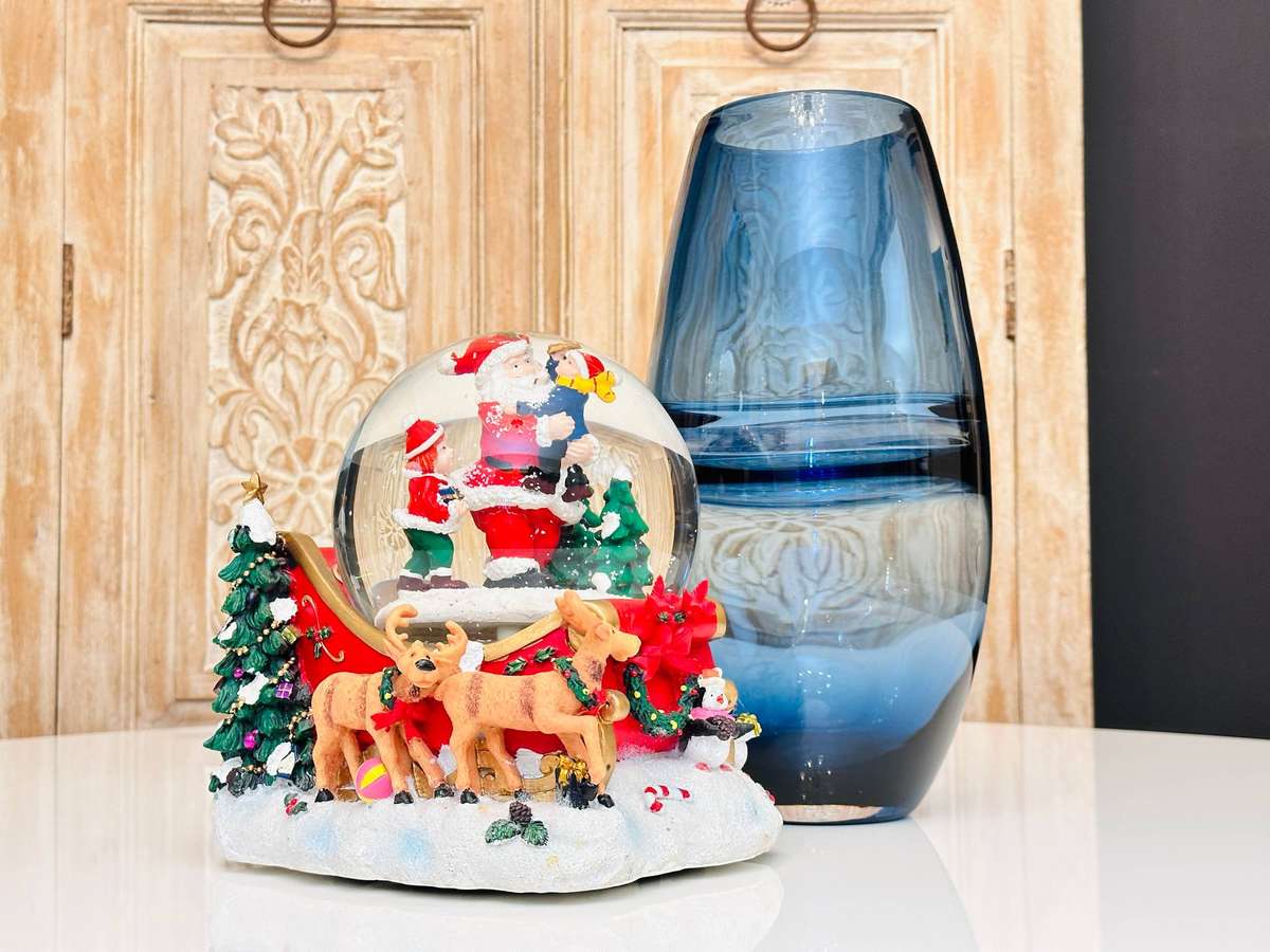 Showstopper Signature Edition Extra Large Musical Light up Self Snowing Snow Globe