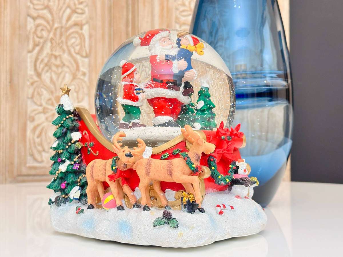 Showstopper Signature Edition Extra Large Musical Light up Self Snowing Snow Globe