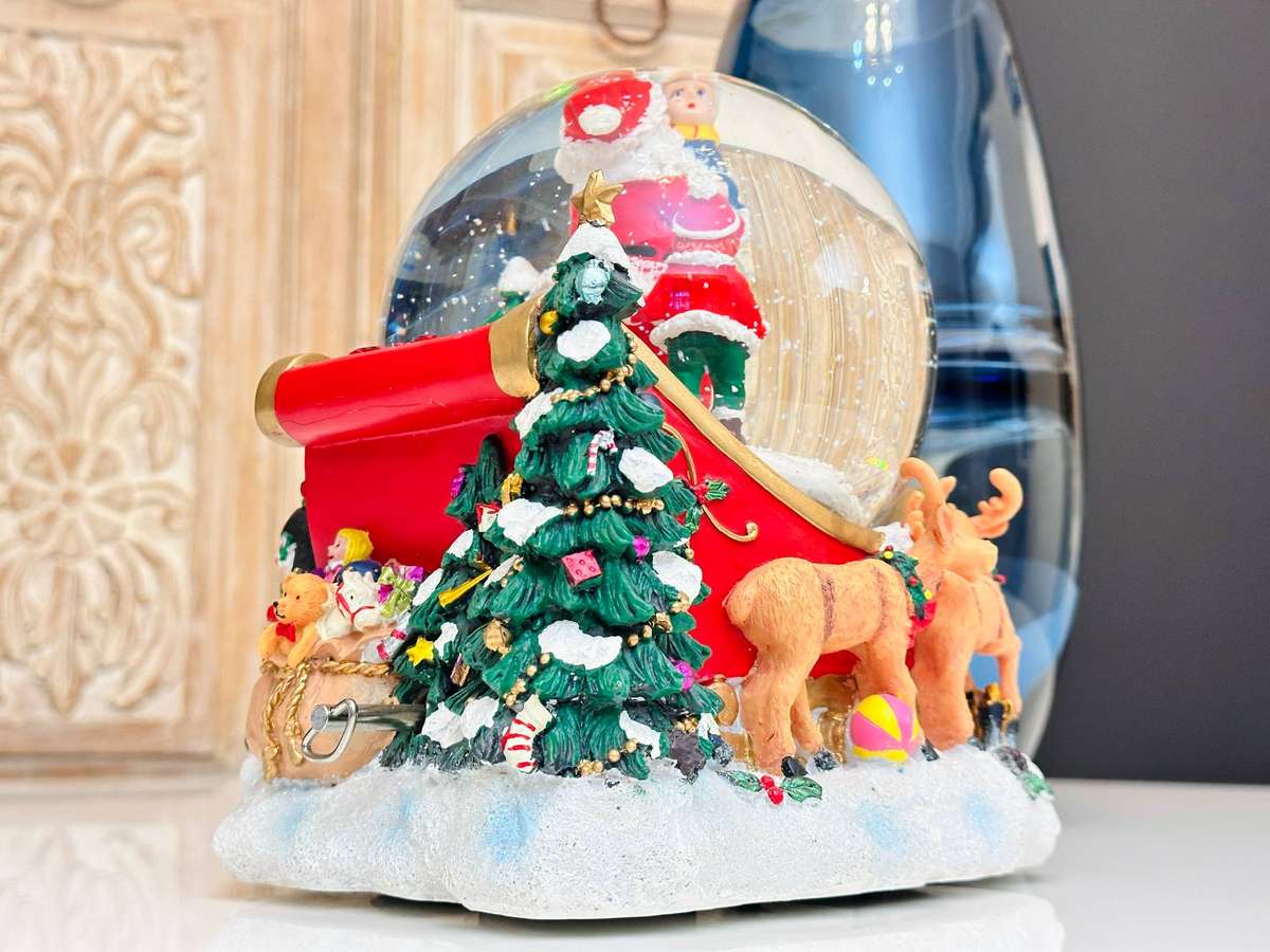 Showstopper Signature Edition Extra Large Musical Light up Self Snowing Snow Globe
