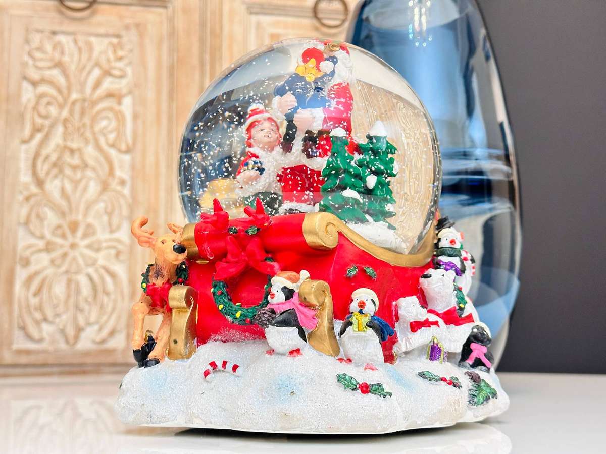 Showstopper Signature Edition Extra Large Musical Light up Self Snowing Snow Globe