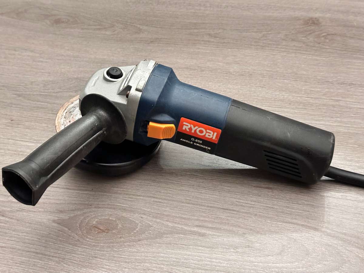 RYOBI G-850 Angle Grinder