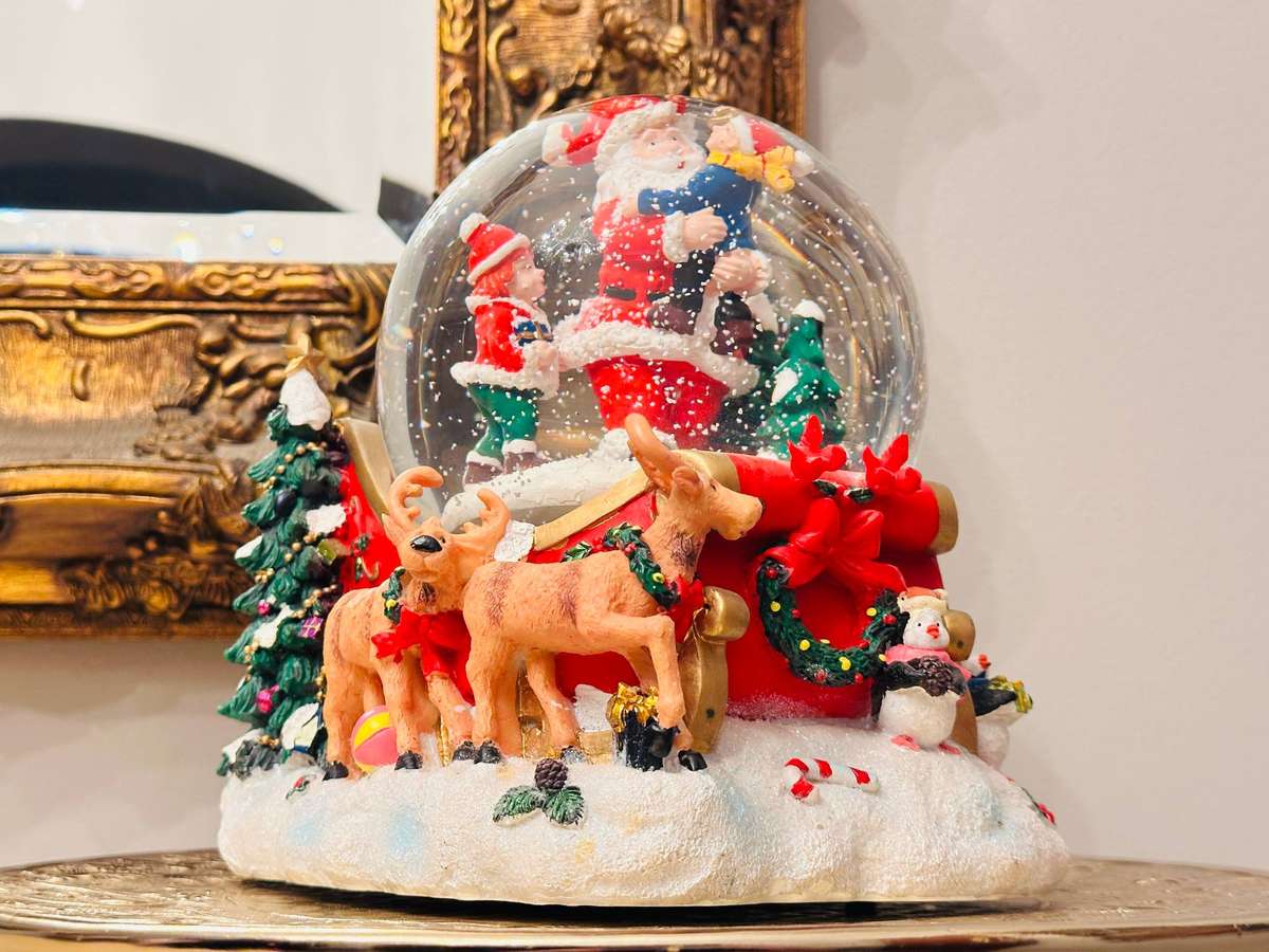 Showstopper Signature Edition Extra Large Musical Light up Self Snowing Snow Globe