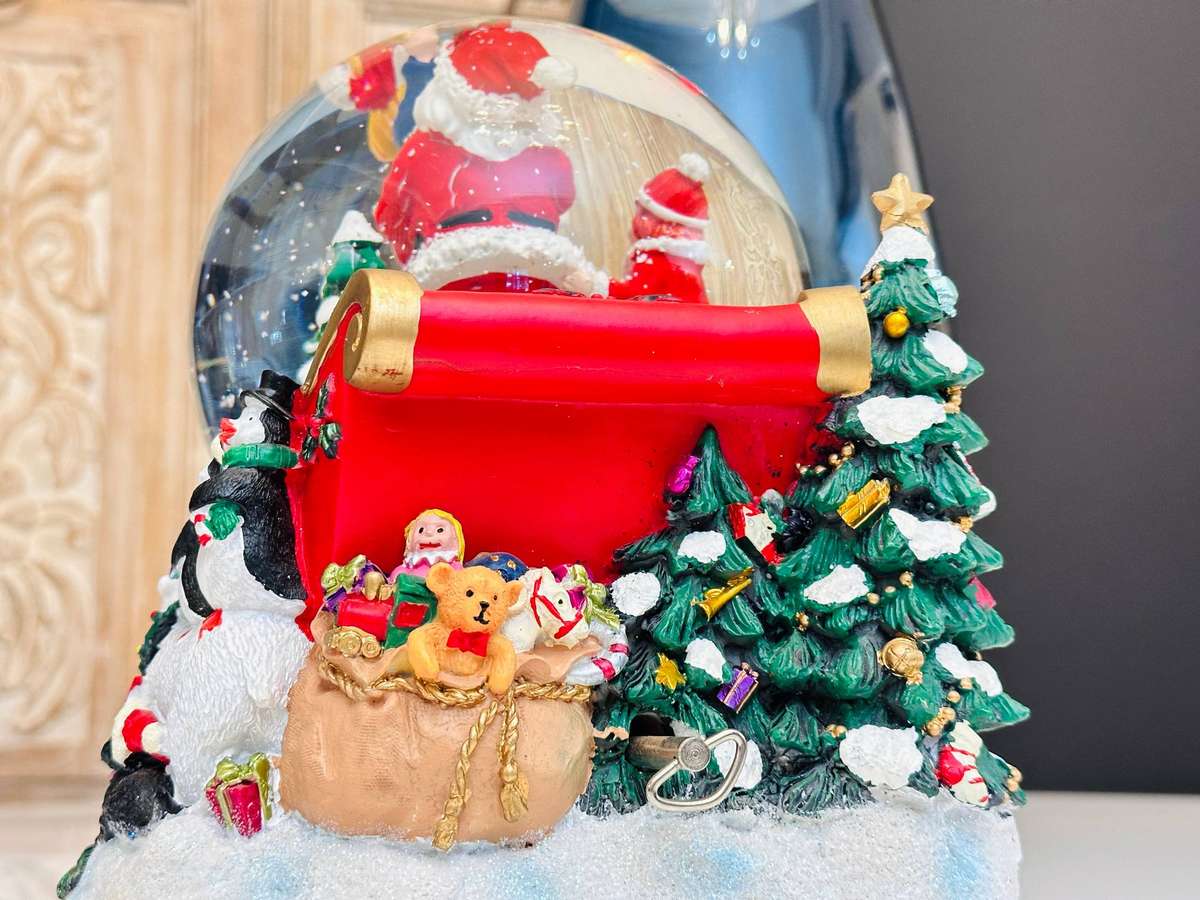 Showstopper Signature Edition Extra Large Musical Light up Self Snowing Snow Globe