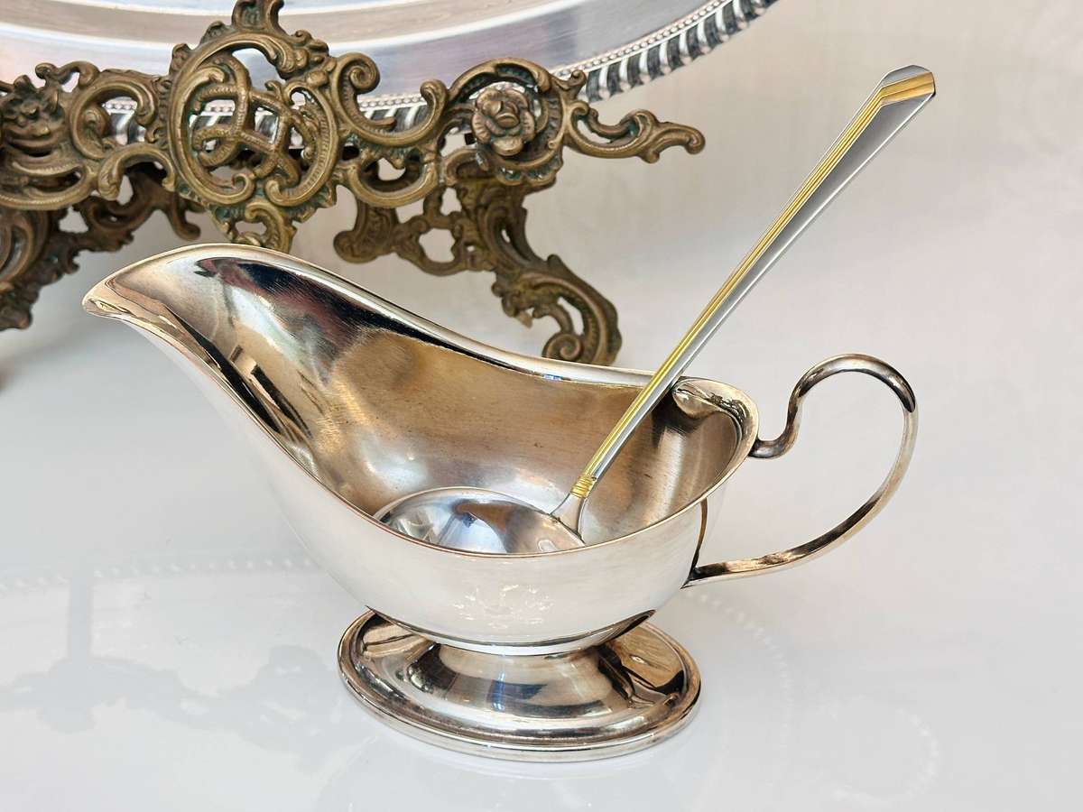 Elegant Vintage Server with Bestecke Exclusive 23/24 karat Gold plated Spoon
