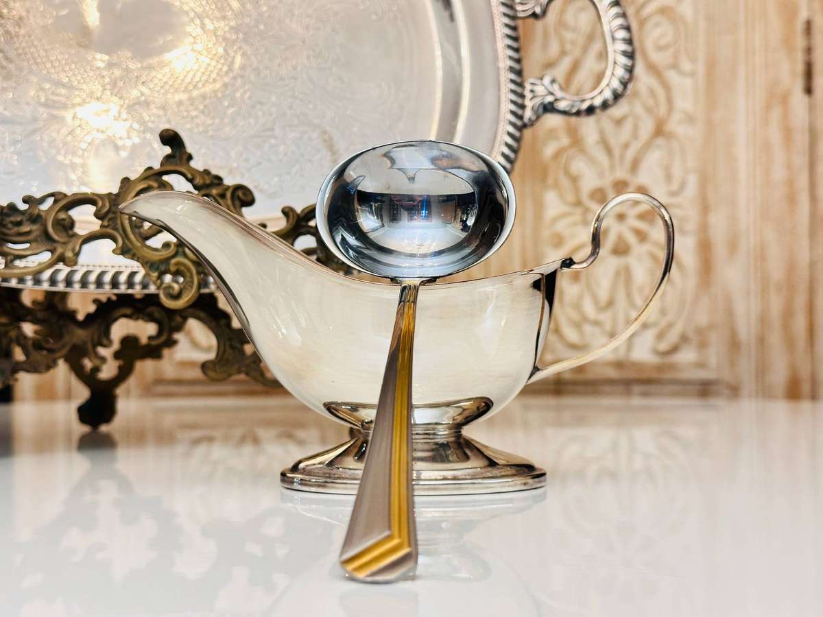 Elegant Vintage Server with Bestecke Exclusive 23/24 karat Gold plated Spoon