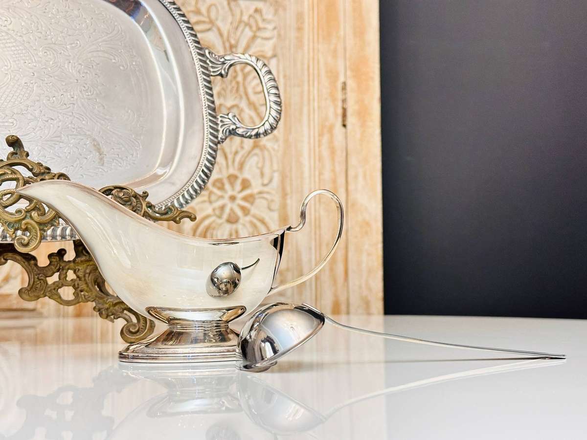 Elegant Vintage Server with Bestecke Exclusive 23/24 karat Gold plated Spoon