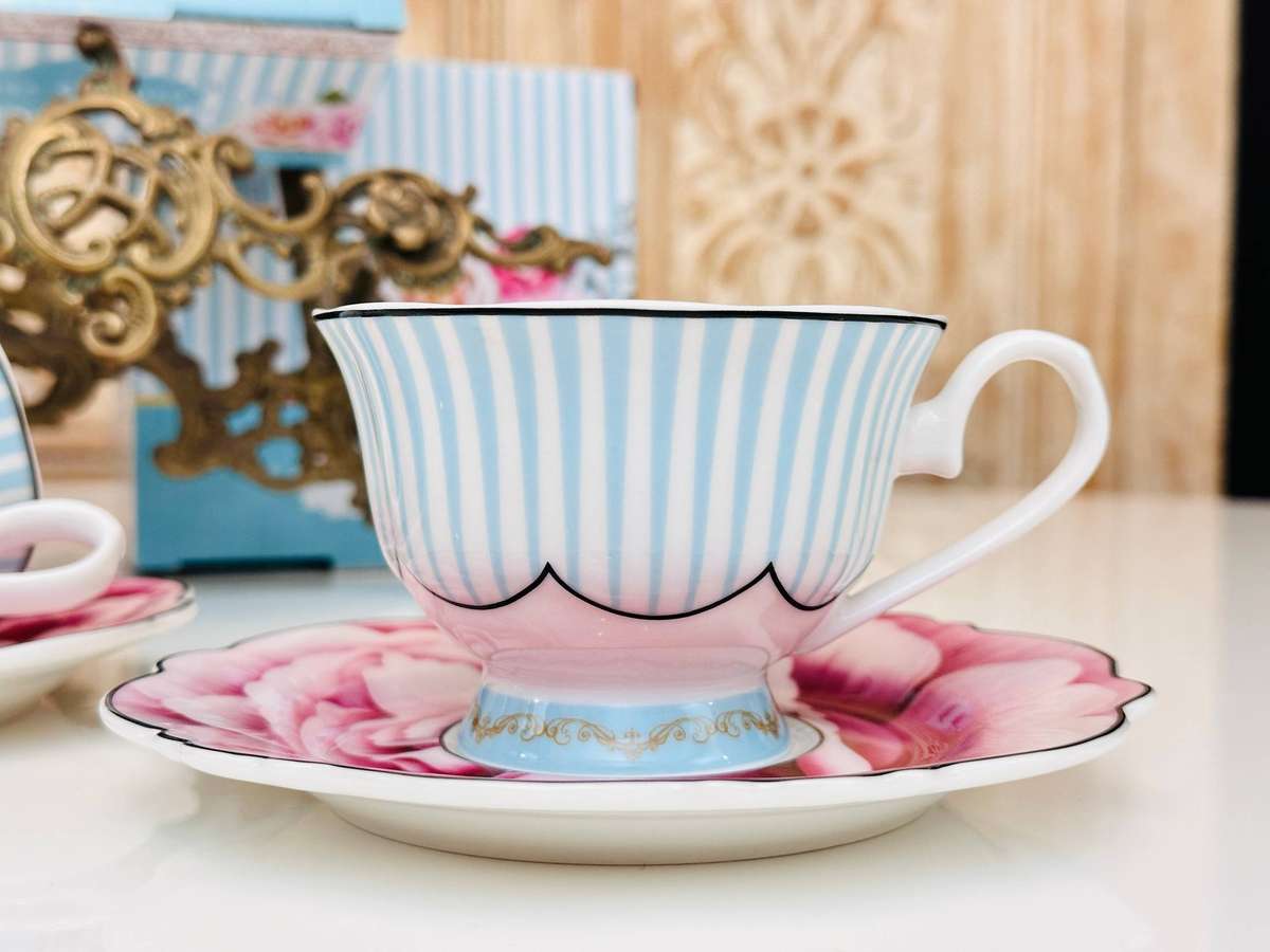 Jenna Clifford Exquisite Cup & Saucer Sets Boxed
