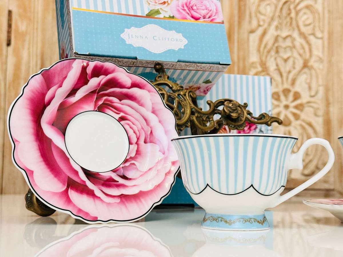 Jenna Clifford Exquisite Cup & Saucer Sets Boxed