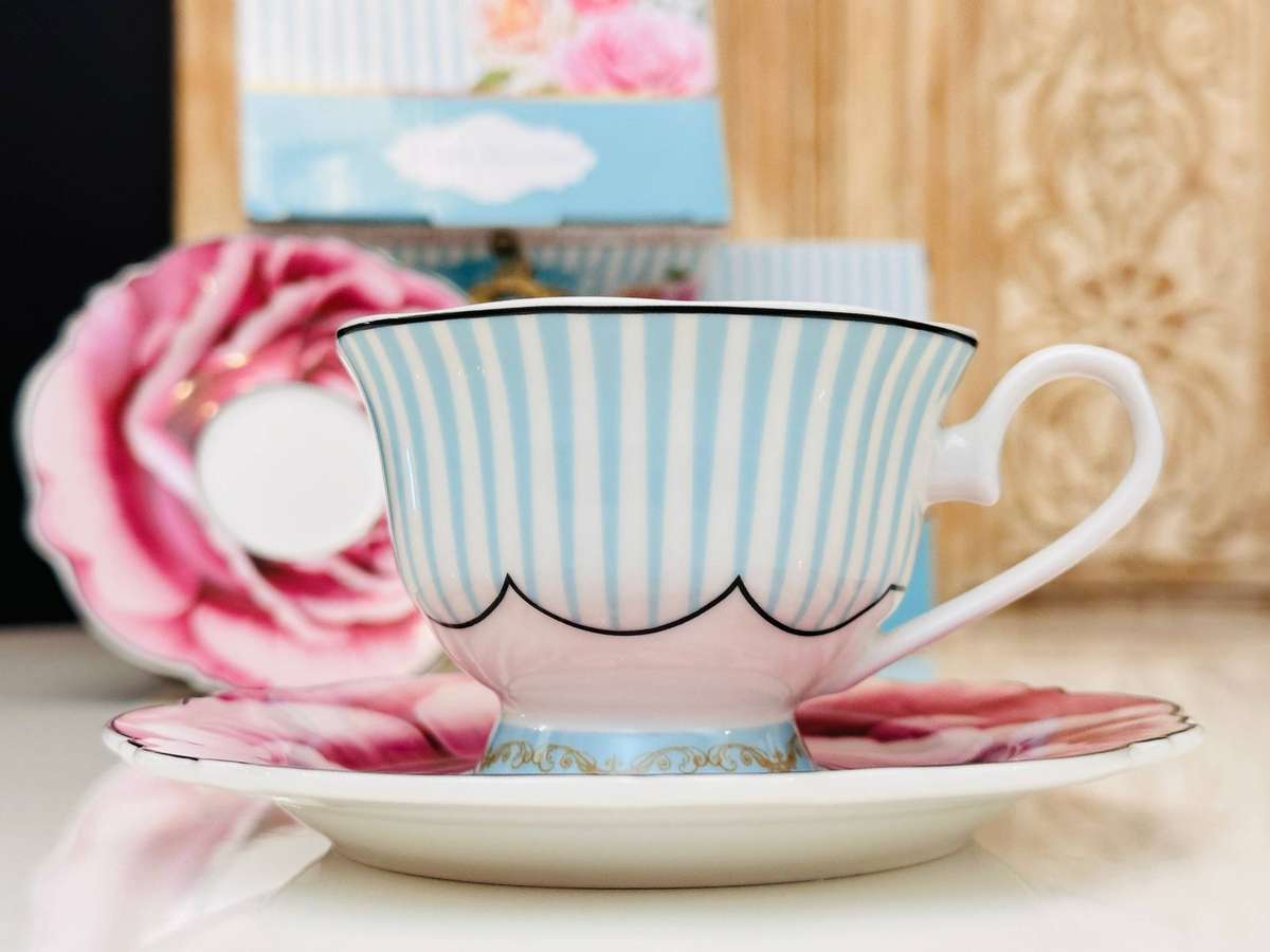 Jenna Clifford Exquisite Cup & Saucer Sets Boxed