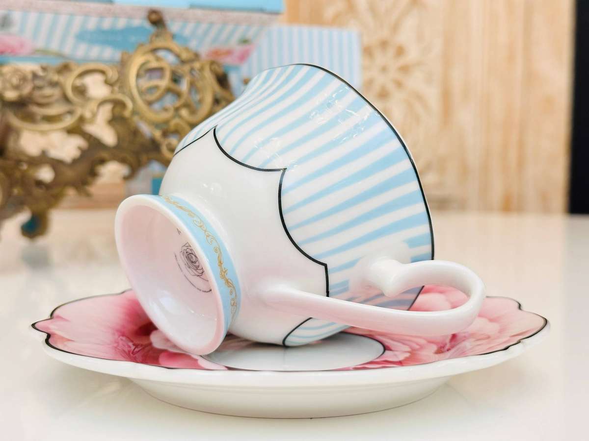 Jenna Clifford Exquisite Cup & Saucer Sets Boxed