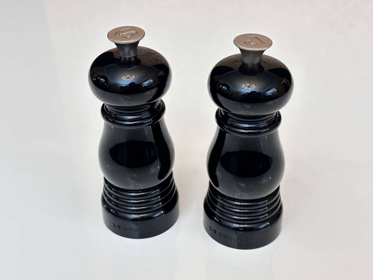 Le Creuset Salt and Pepper Mill Set