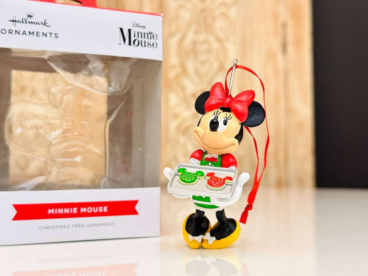 Disney Exclusive Collectable Minnie Mouse Ornament in Original Box