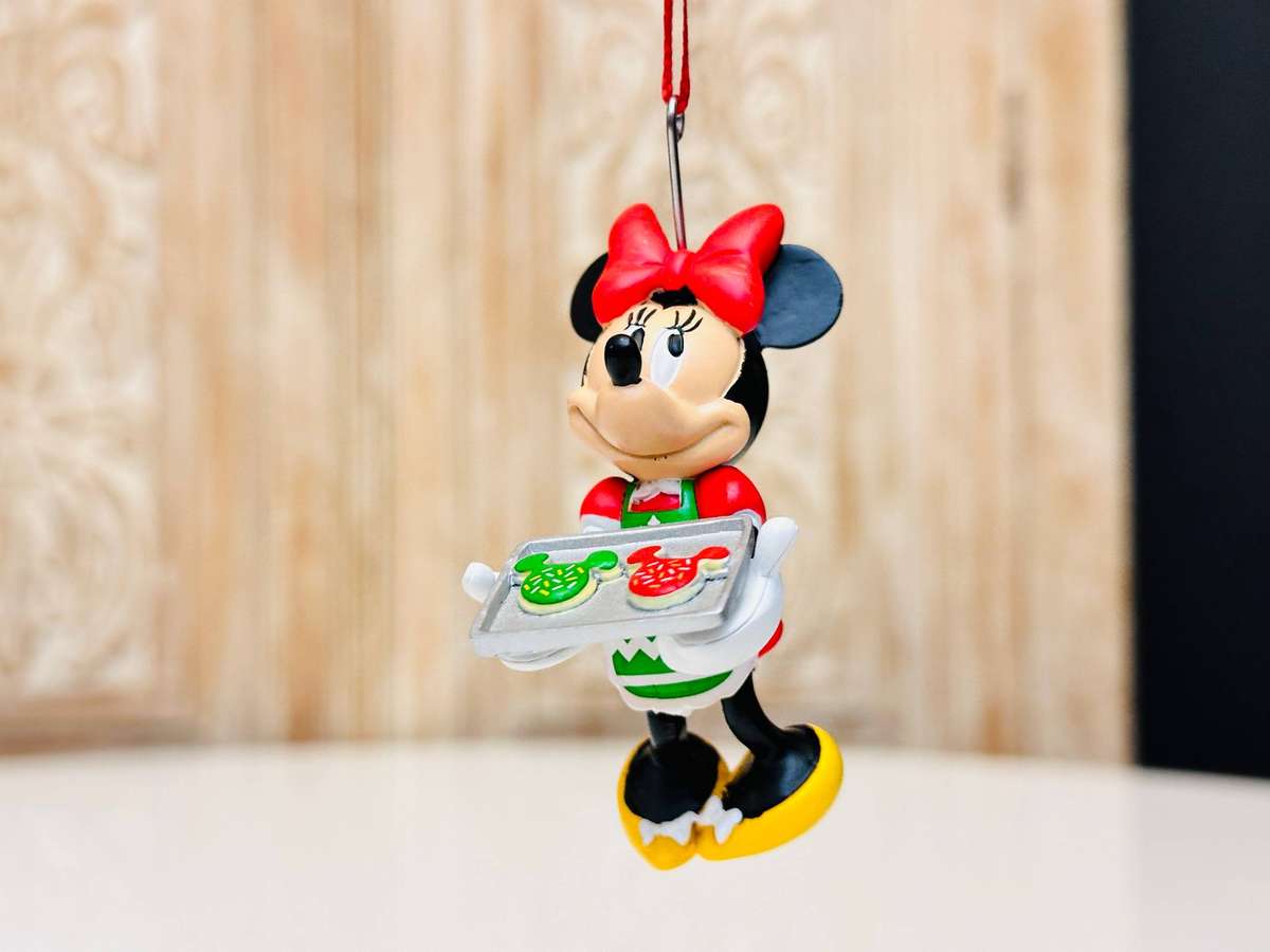 Disney Exclusive Collectable Minnie Mouse Ornament in Original Box
