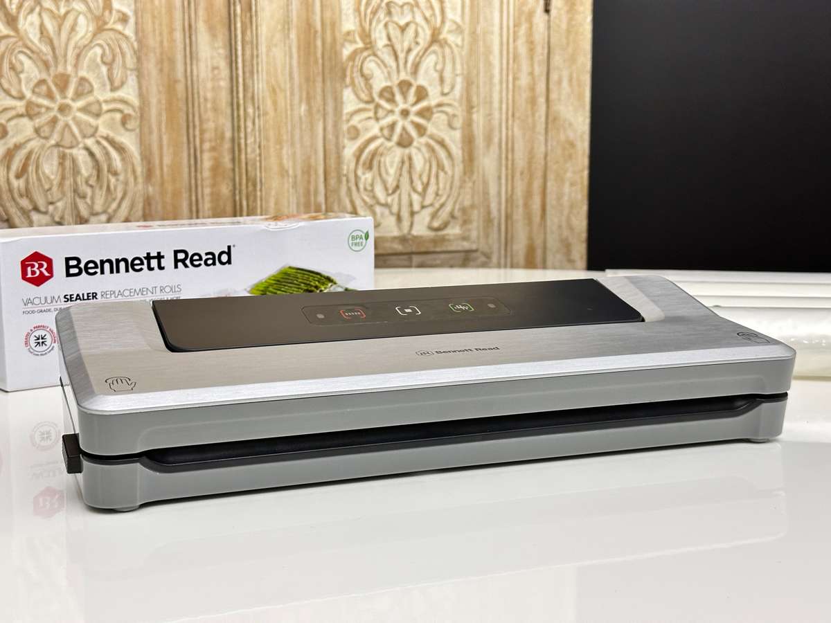 Bennett Read Vacuum Sealer with Vacuum Sealer Rolls