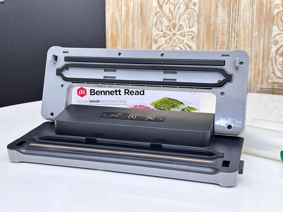 Bennett Read Vacuum Sealer with Vacuum Sealer Rolls
