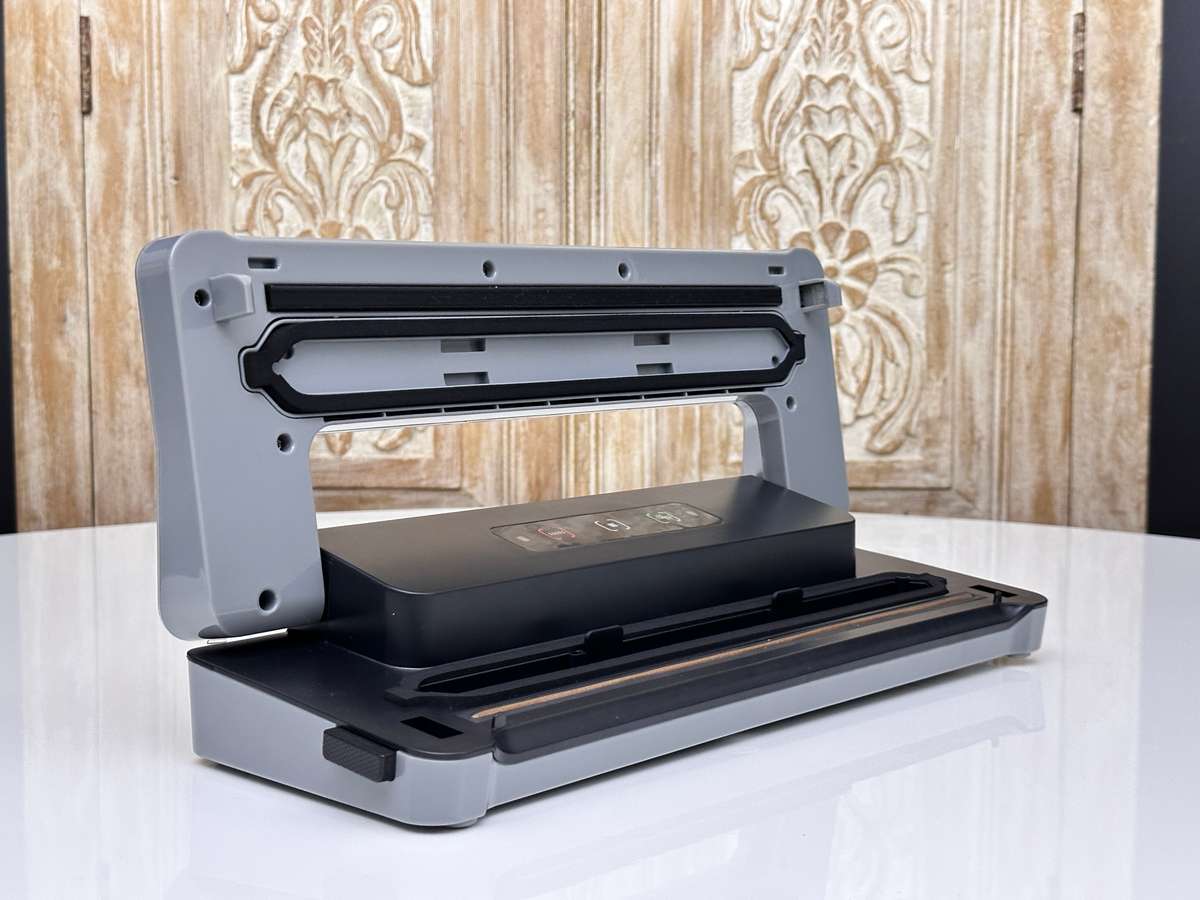Bennett Read Vacuum Sealer with Vacuum Sealer Rolls