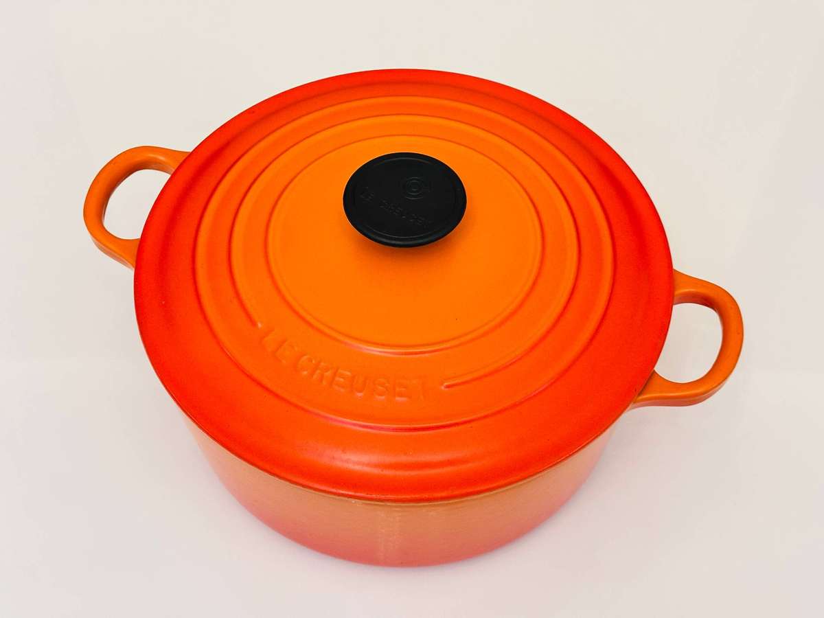 Le Creuset Cast Iron Iconic Signature Large 24cm Round Casserole