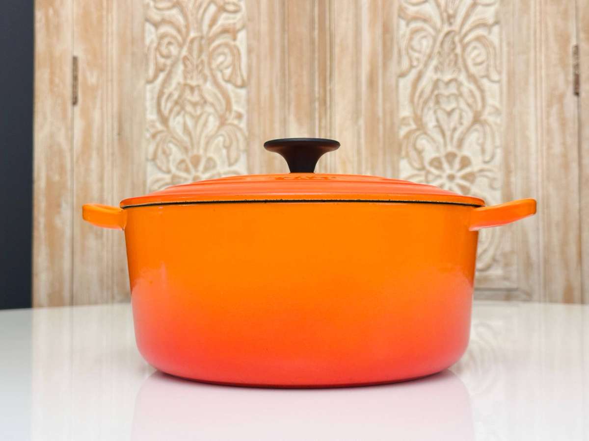 Le Creuset Cast Iron Iconic Signature Large 24cm Round Casserole