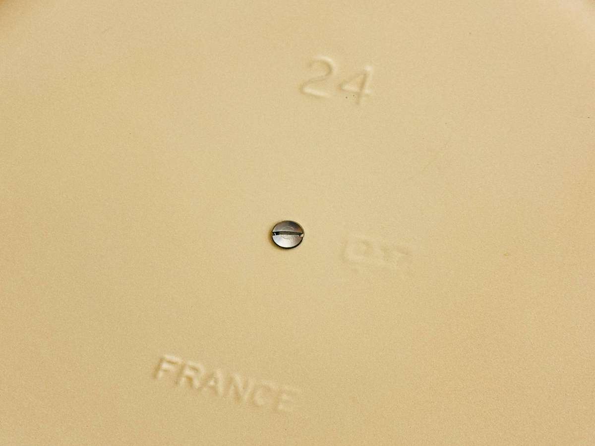 Le Creuset Cast Iron Iconic Signature Large 24cm Round Casserole