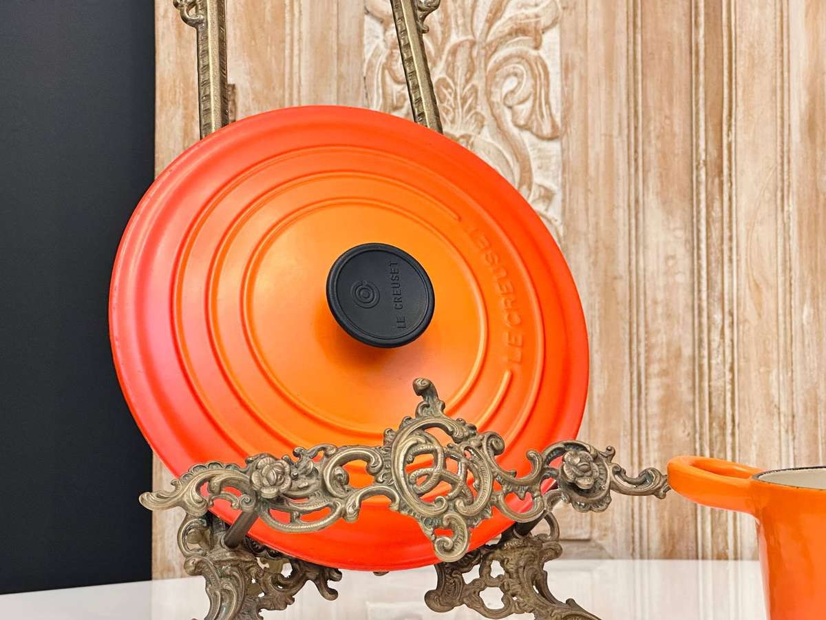 Le Creuset Cast Iron Iconic Signature Large 24cm Round Casserole