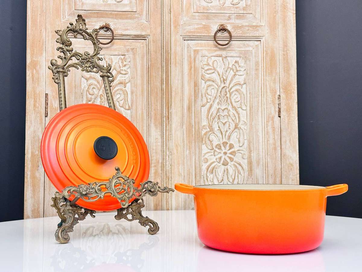 Le Creuset Cast Iron Iconic Signature Large 24cm Round Casserole