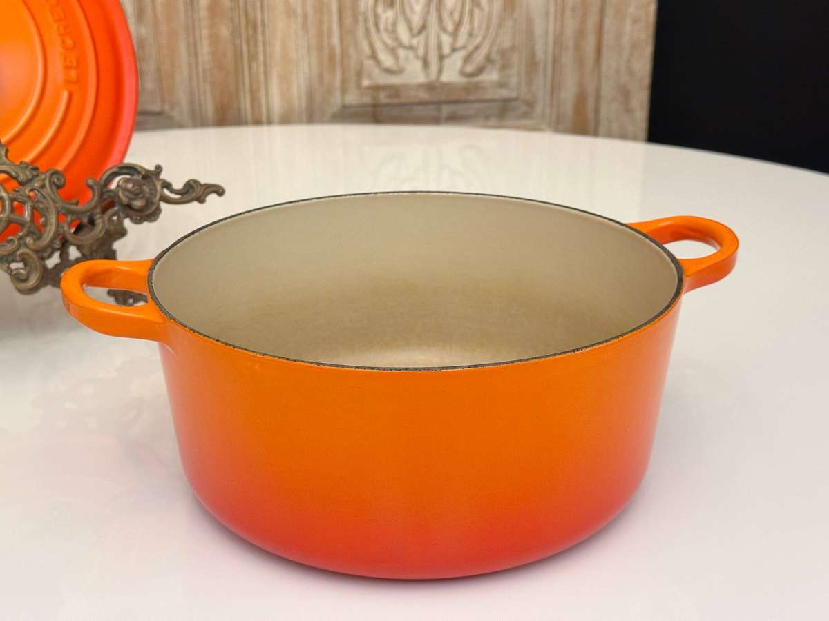 Le Creuset Cast Iron Iconic Signature Large 24cm Round Casserole