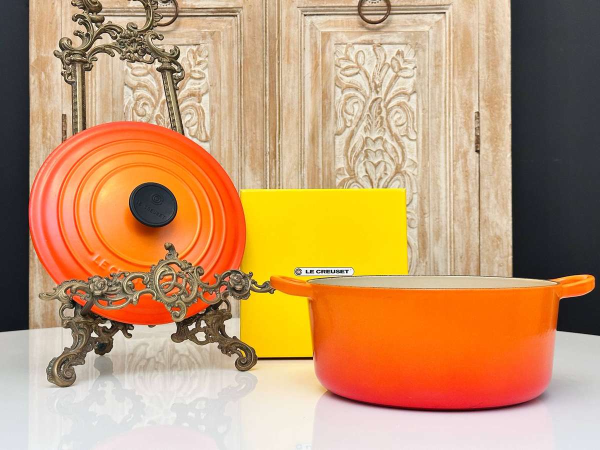 Le Creuset Cast Iron Iconic Signature Large 24cm Round Casserole