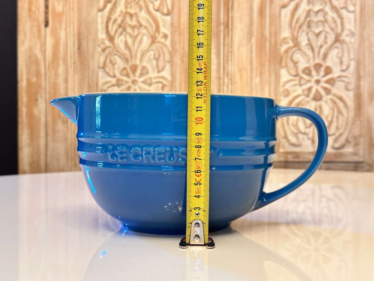 Le Creuset Large Stoneware Mixing / Pouring Bowl