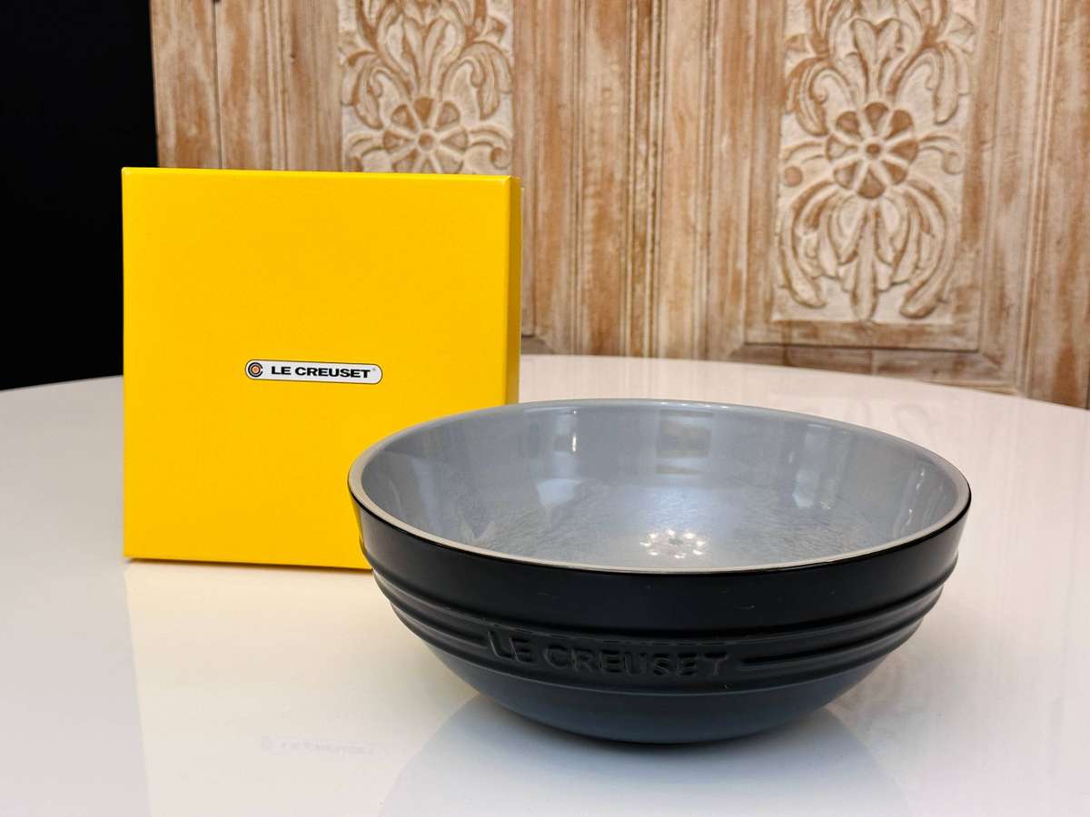 Le Creuset Signature Stoneware Large Serving Bowl