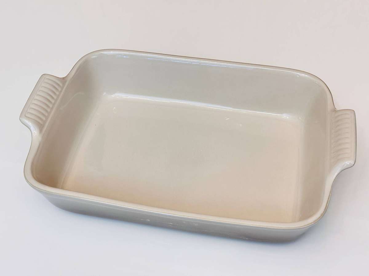 Le Creuset Signature Stoneware Large 32cm Serving / Roasting Dish
