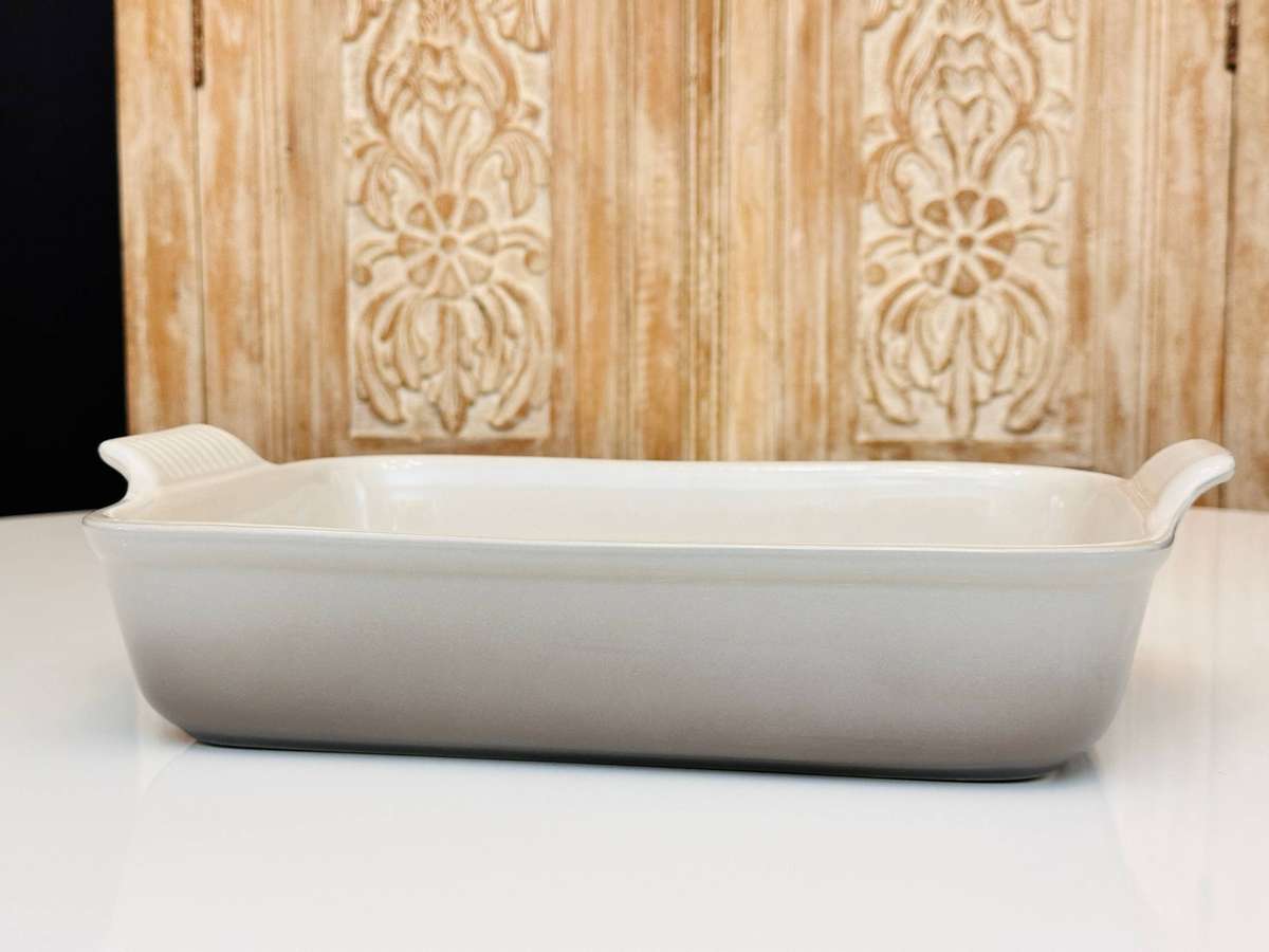 Le Creuset Signature Stoneware Large 32cm Serving / Roasting Dish