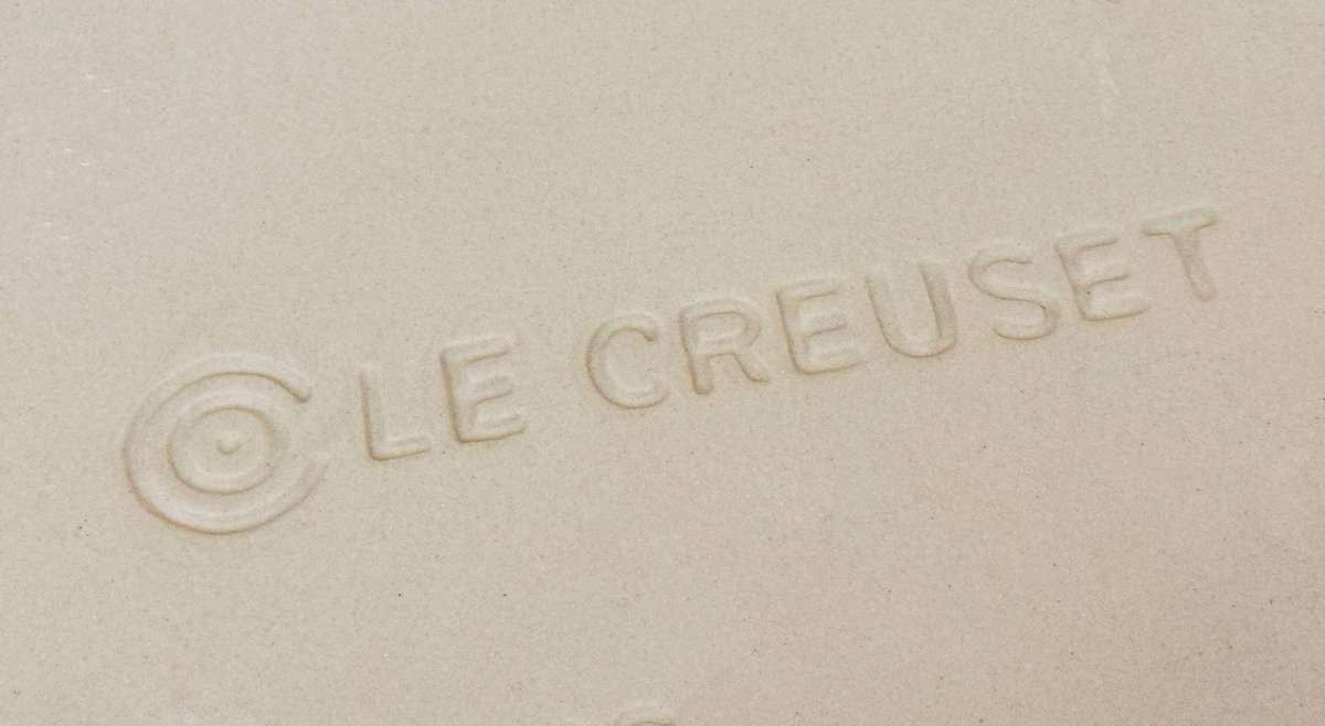 Le Creuset Signature Stoneware Large 32cm Serving / Roasting Dish