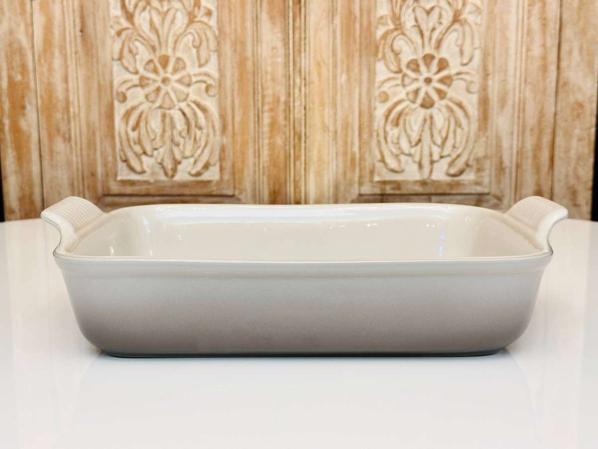 Le Creuset Signature Stoneware Large 32cm Serving / Roasting Dish