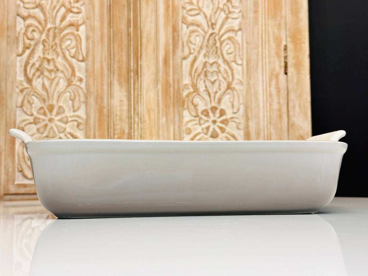 Le Creuset Signature Stoneware Large 32cm Serving / Roasting Dish