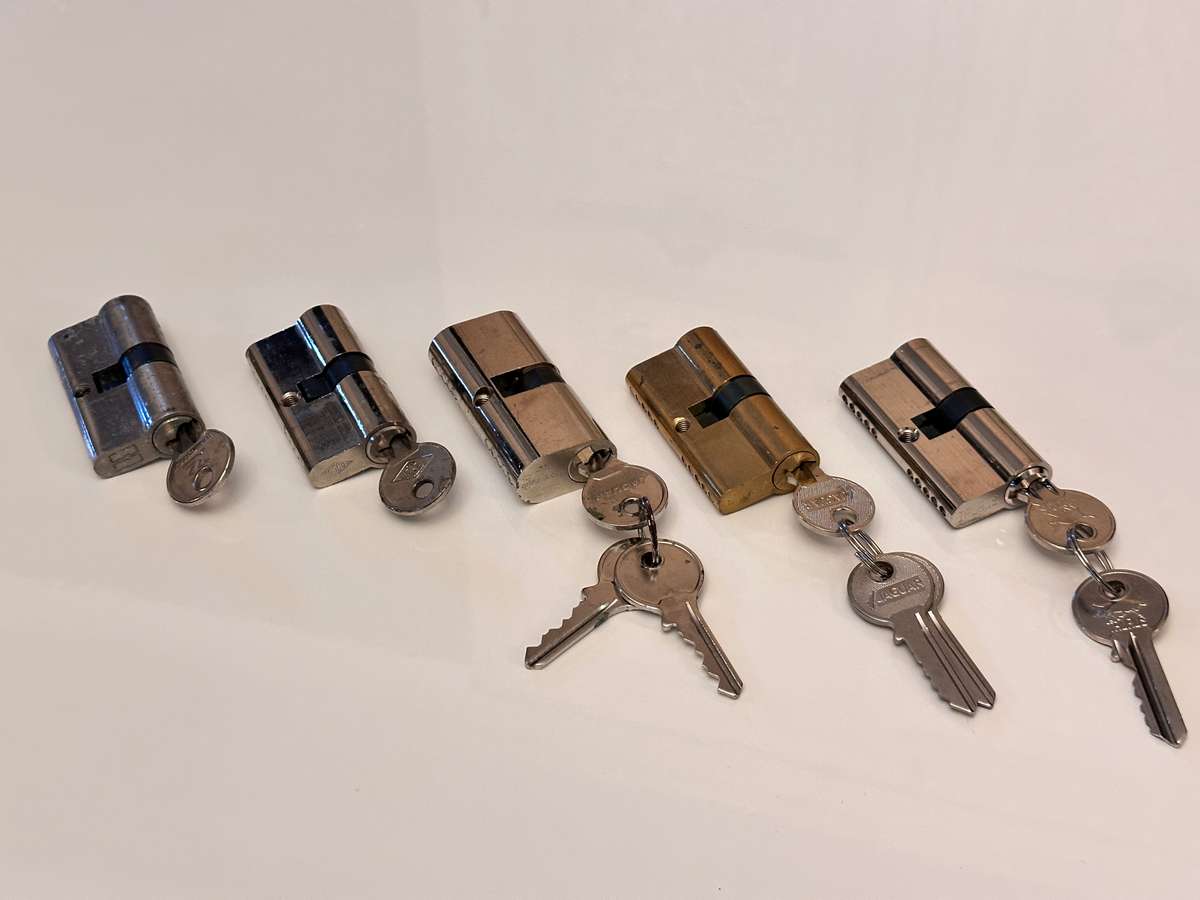 Selection of Cylinder Locks with Keys