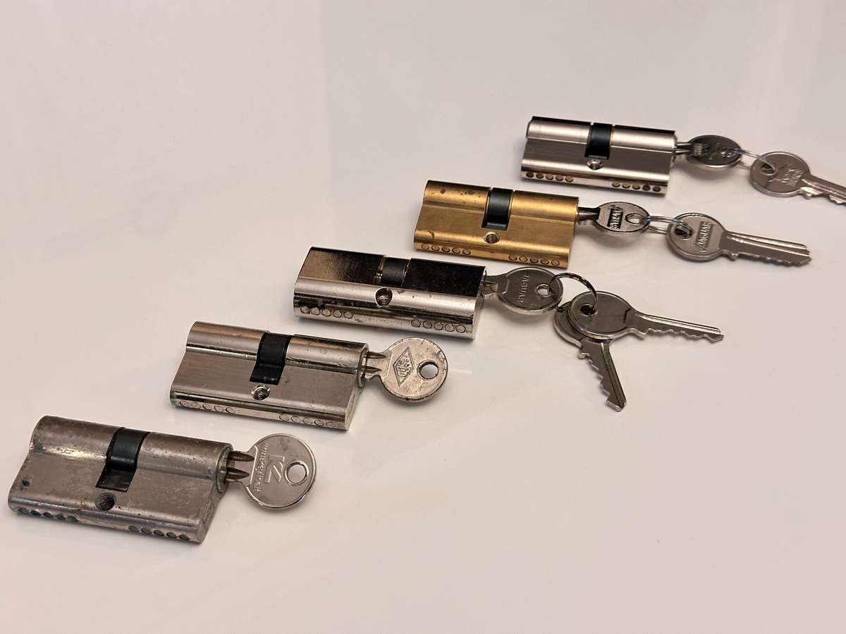 Selection of Cylinder Locks with Keys