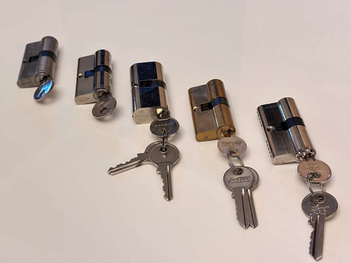 Selection of Cylinder Locks with Keys