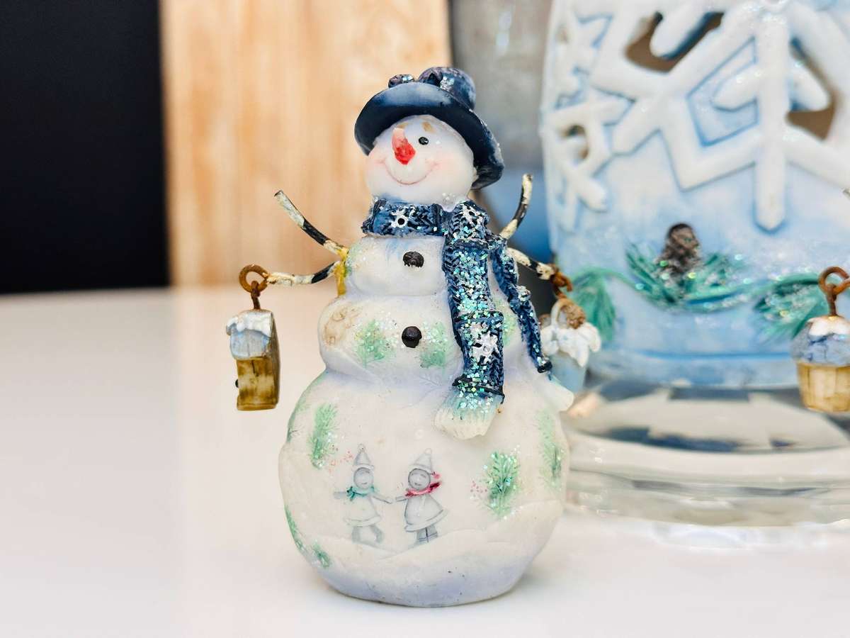 Exquisite Vintage Collectable Snowman Set