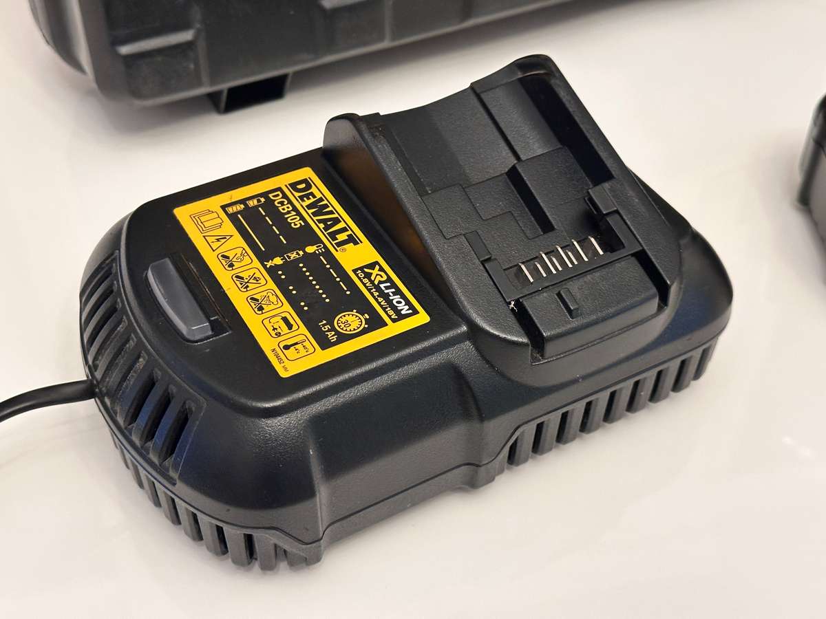 DEWALT XR 18V Cordless Drill with Case / 2 Batteries & Charger