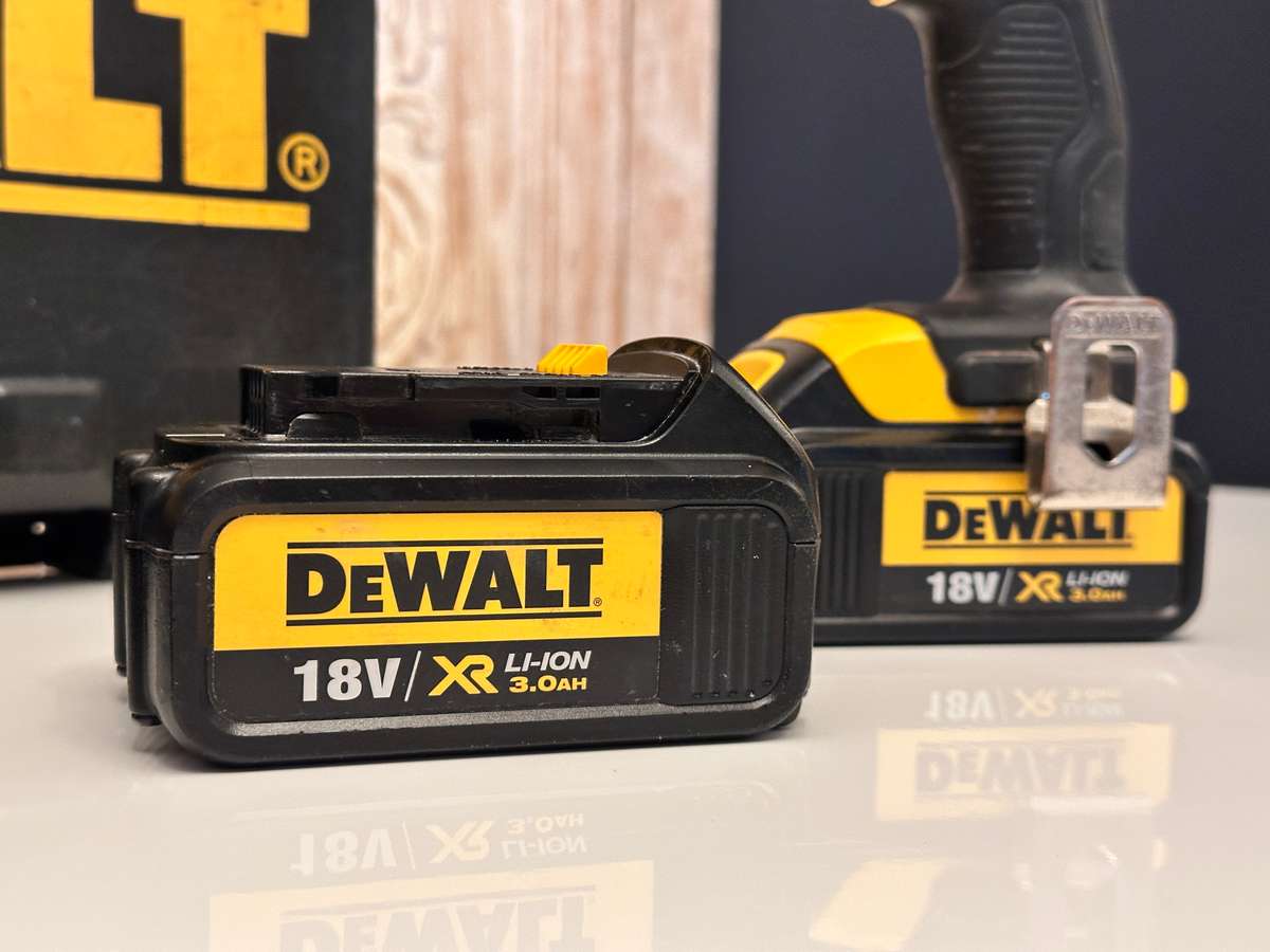 DEWALT XR 18V Cordless Drill with Case / 2 Batteries & Charger