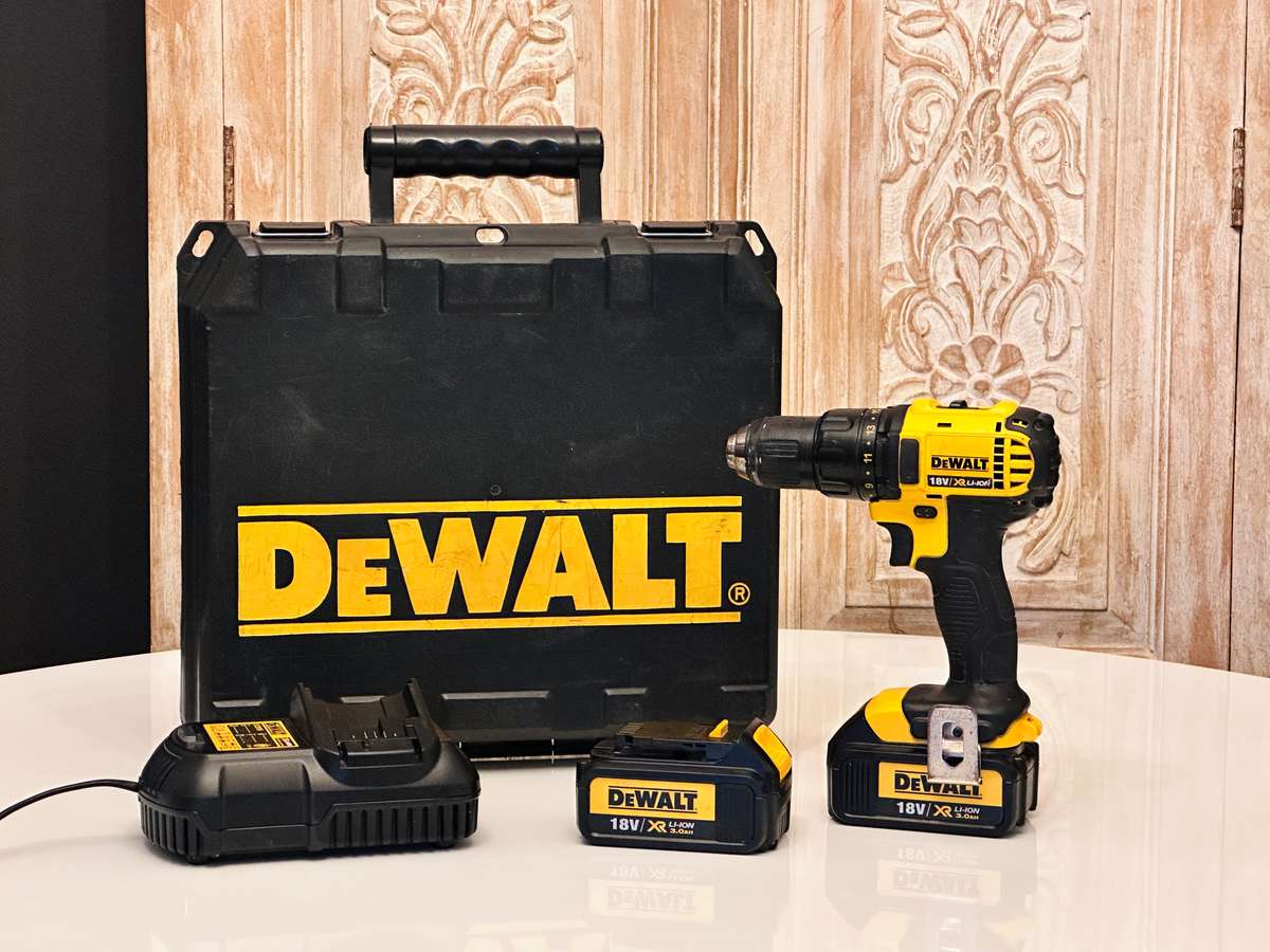 DEWALT XR 18V Cordless Drill with Case / 2 Batteries & Charger