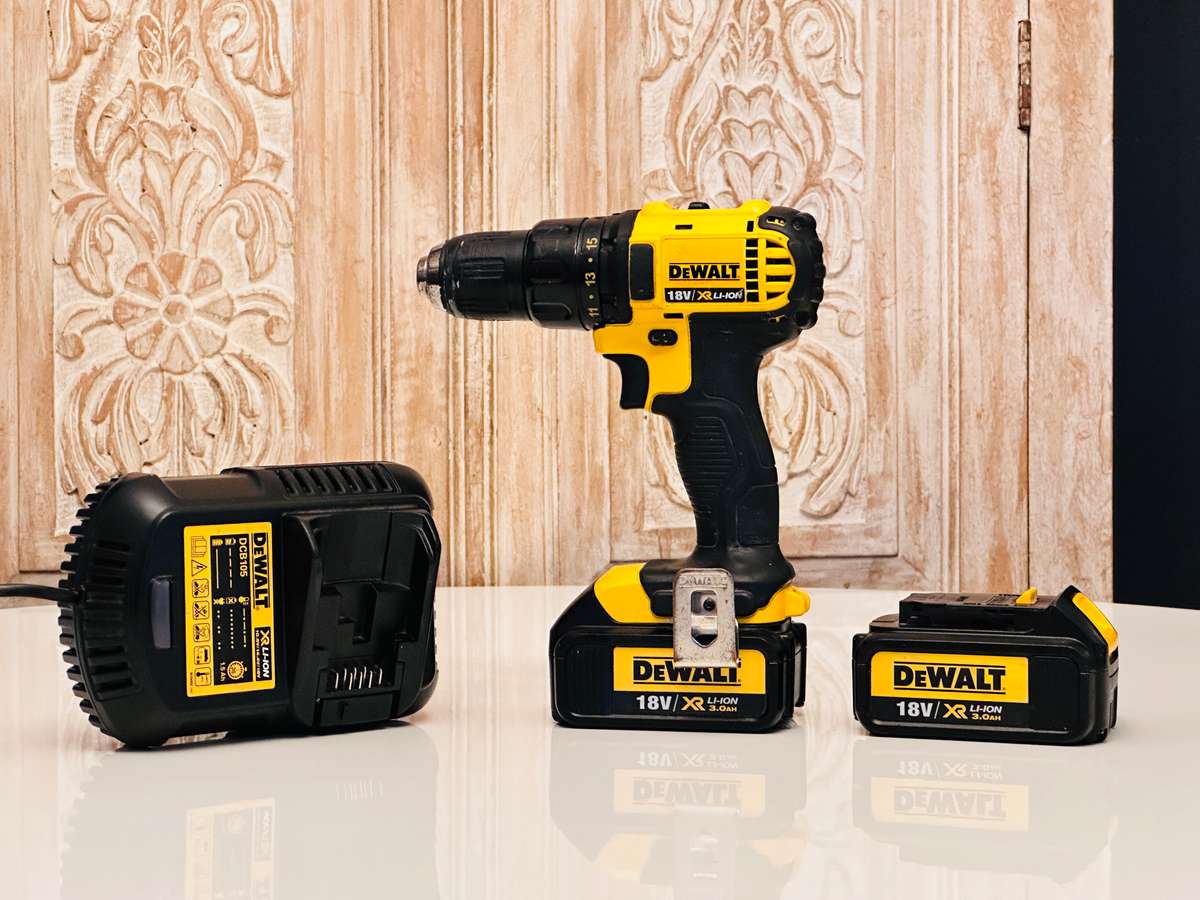 DEWALT XR 18V Cordless Drill with Case / 2 Batteries & Charger