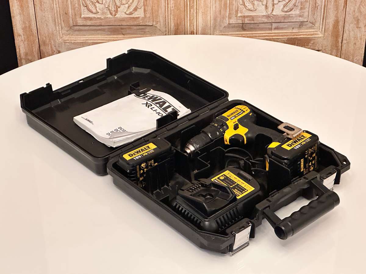 DEWALT XR 18V Cordless Drill with Case / 2 Batteries & Charger