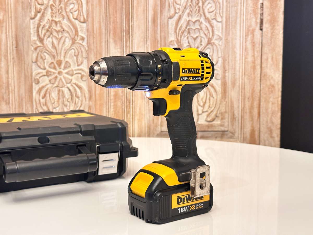 DEWALT XR 18V Cordless Drill with Case / 2 Batteries & Charger