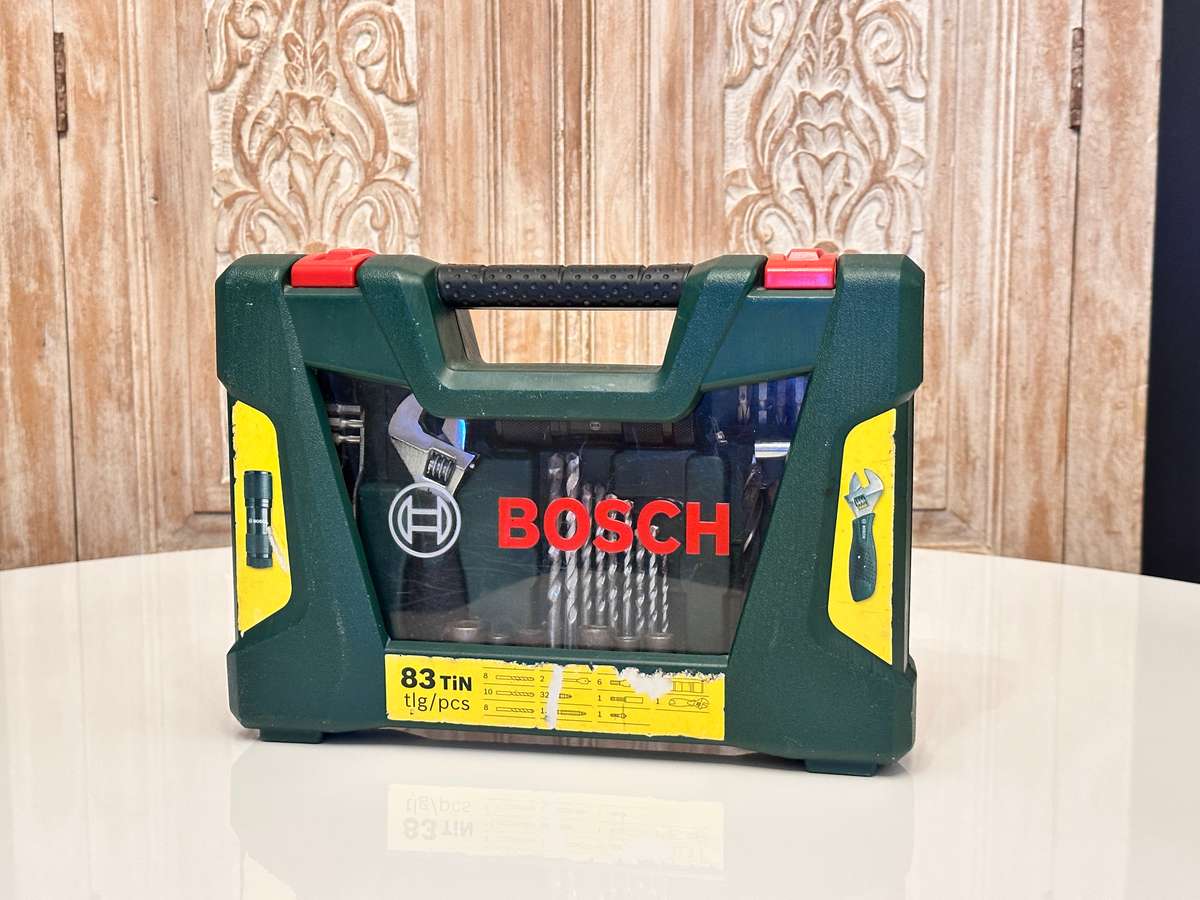 BOSCH Drill Bit / Screwdriver set with Led Torch & Shifter