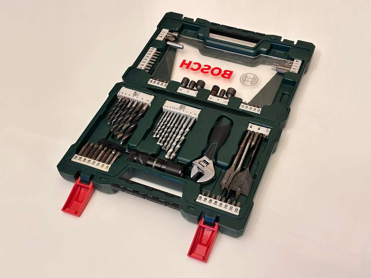 BOSCH Drill Bit / Screwdriver set with Led Torch & Shifter